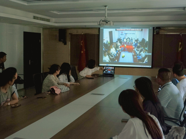 eac7e91cc6d44f25bdfd7ebaa216c7b5.jpg 第十张 与四川连线照片.jpg